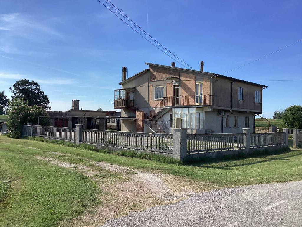 Villa Bifamiliare in vendita a Porto Tolle via Luciano Manara, 29