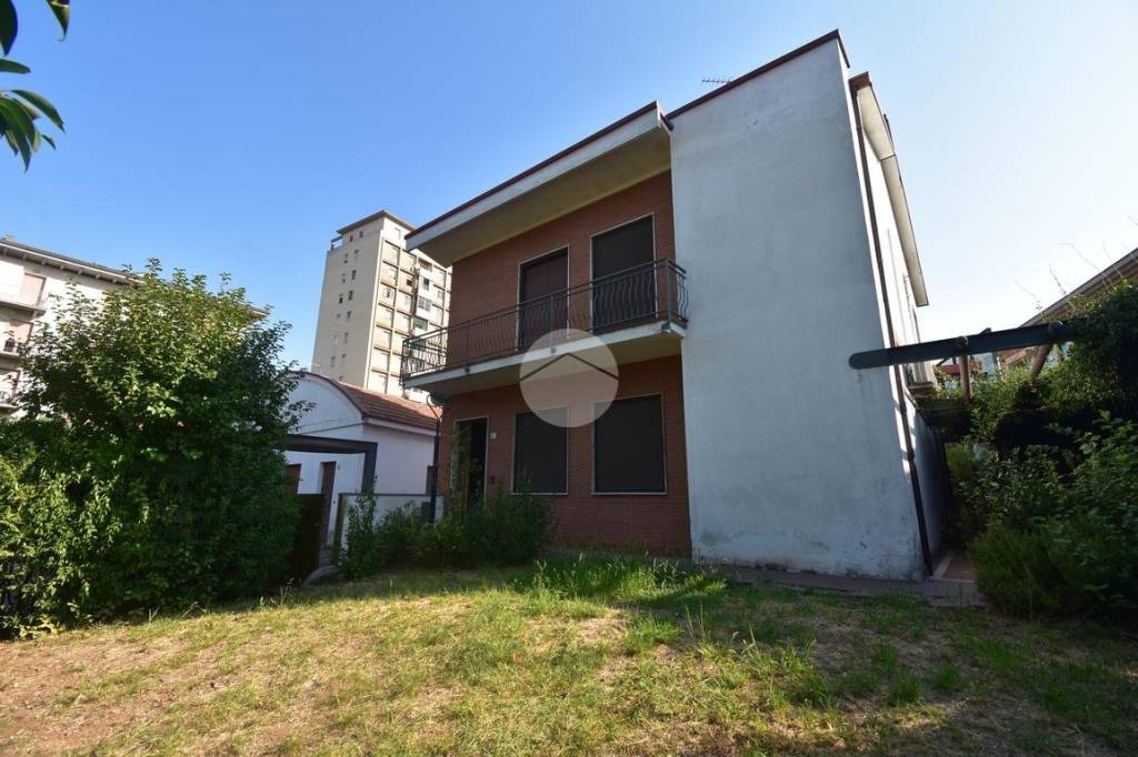 Villa in vendita a Castiglione delle Stiviere via dunant, 13