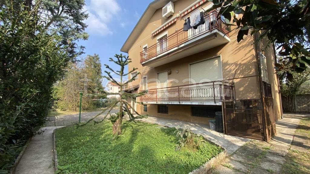 Villa Bifamiliare in vendita a Cesate via Rossini, 2