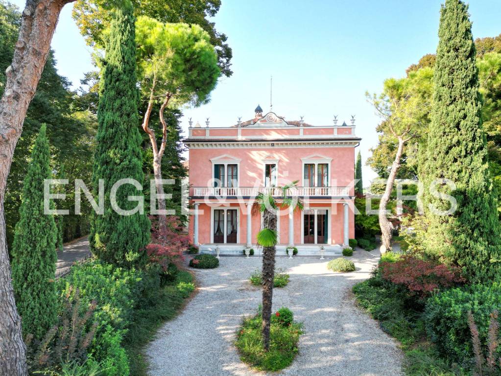 Villa in vendita a Volta Mantovana piazza Giuseppe Garibaldi