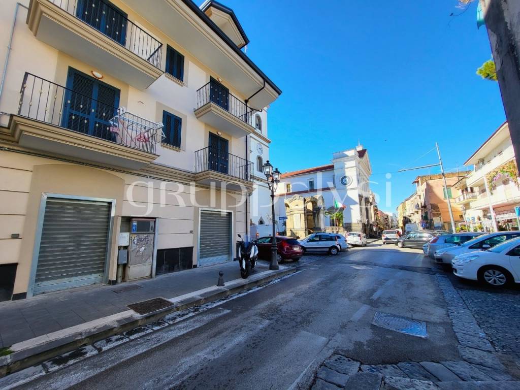 Negozio in affitto a Calvizzano via Conte Mirabelli, 39