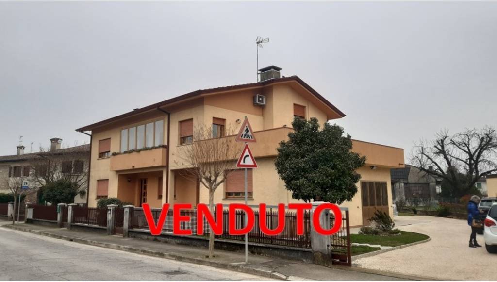 Villa Bifamiliare in vendita a Bagnaria Arsa via Codroipo, 9