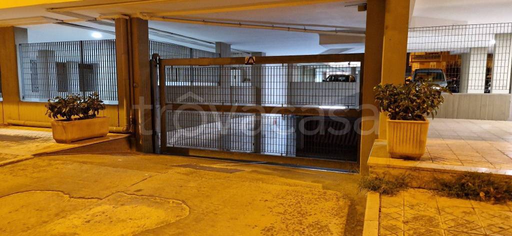 Garage in vendita a Valenzano via Giuseppe Tatarella, 21