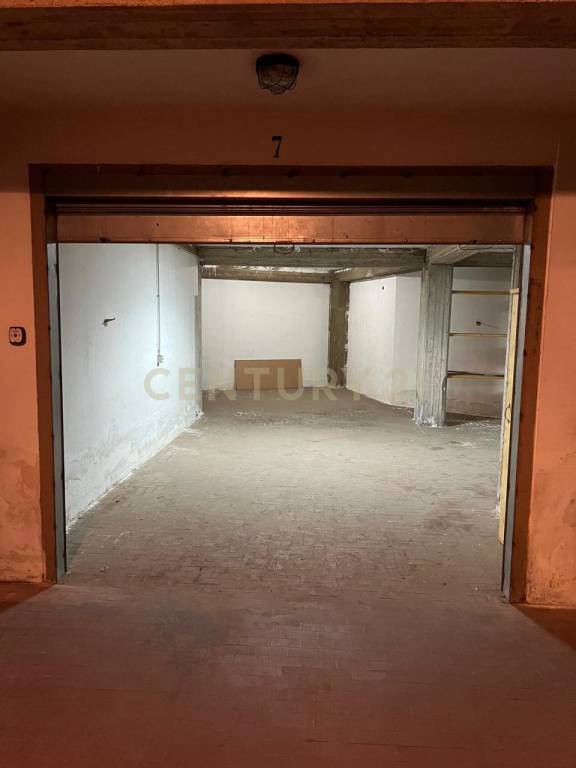 Garage in vendita a Sant'Agata li Battiati via Moncada, 1