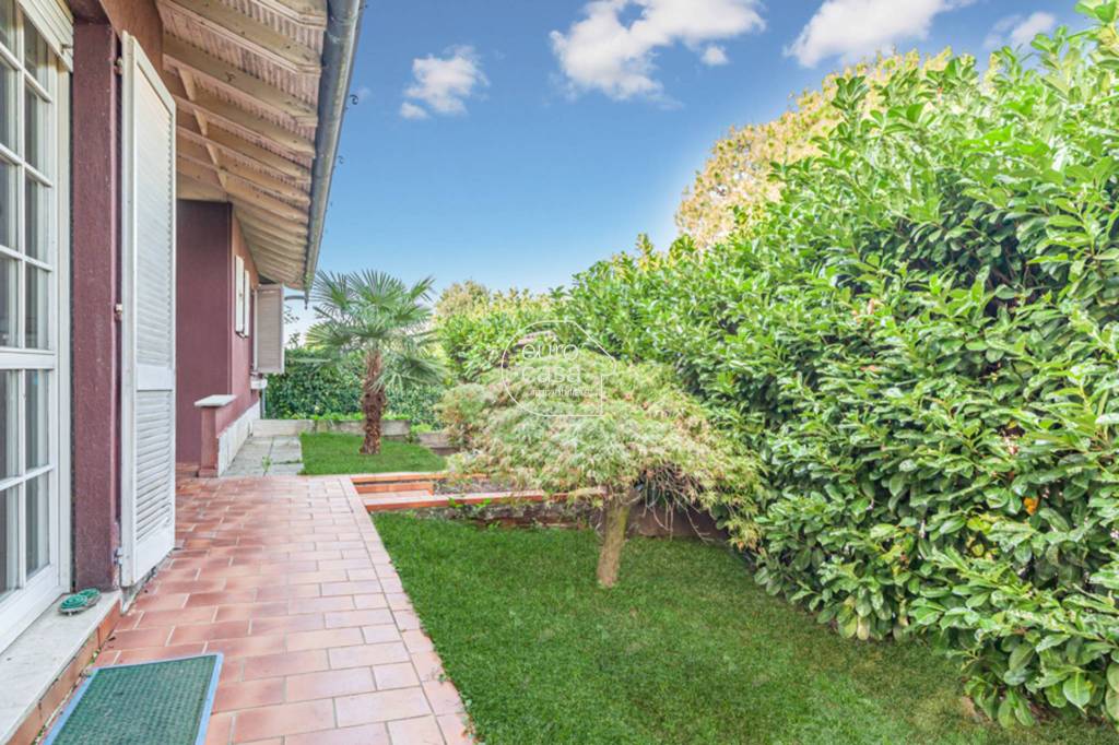 Villa in vendita a Cassina de' Pecchi via Antares