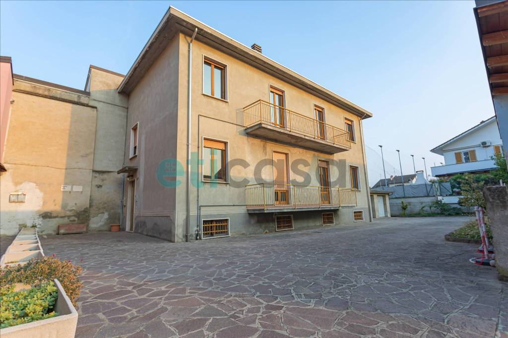 Villa in vendita a Piacenza via Emilia Pavese, 228