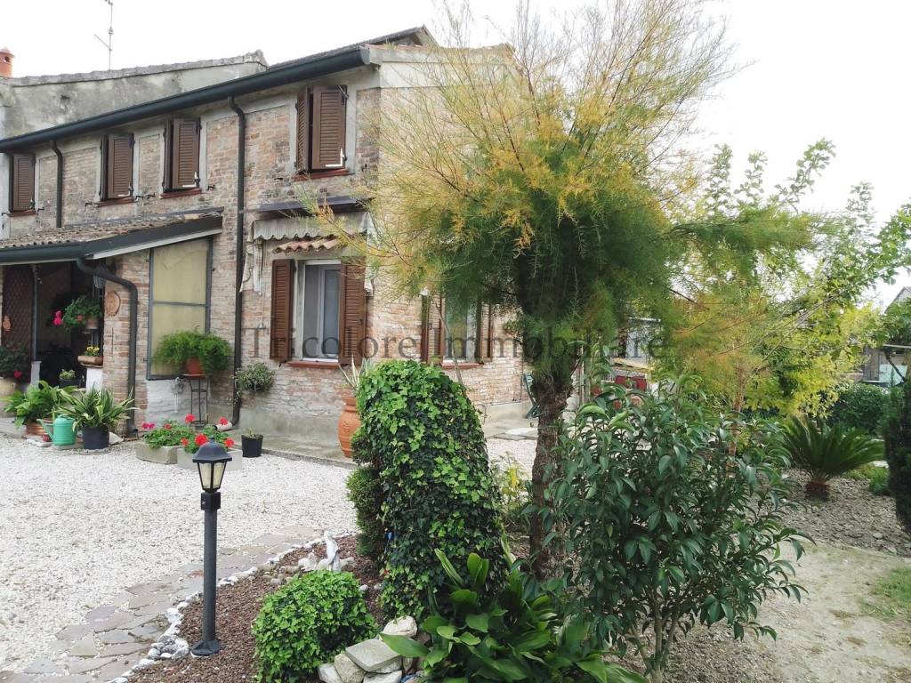 Villa in vendita a Riva del Po via viazza s.n.c