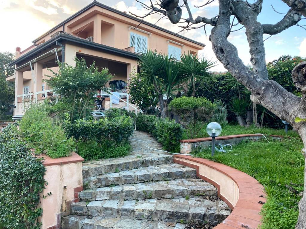Villa Bifamiliare in affitto a Palermo via Nettuno