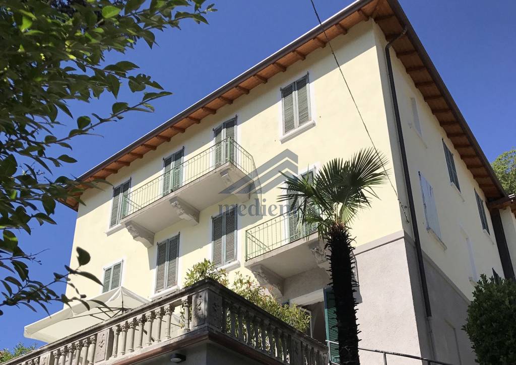 Villa Bifamiliare in vendita ad Asso via Scuri