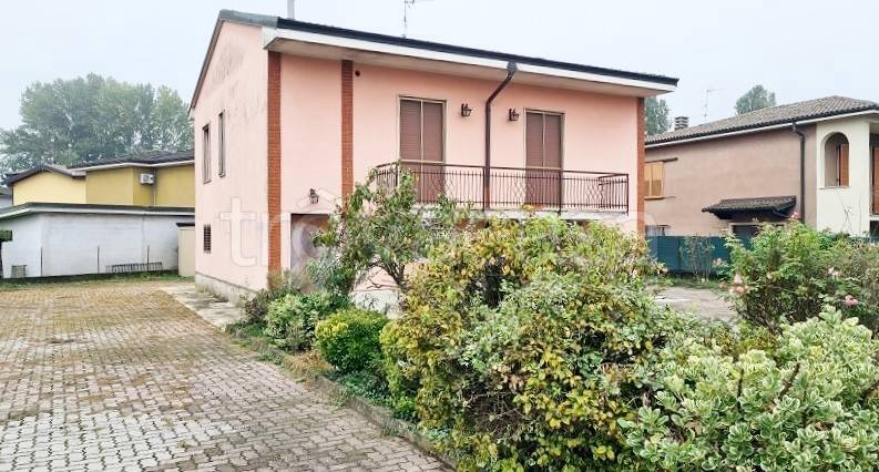 Villa in vendita a Turano Lodigiano via Fernando Santi, 4