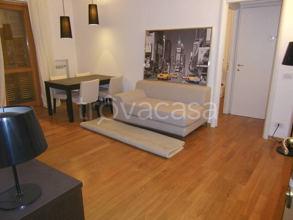 Appartamento in vendita a Milano via San Mamete, 76