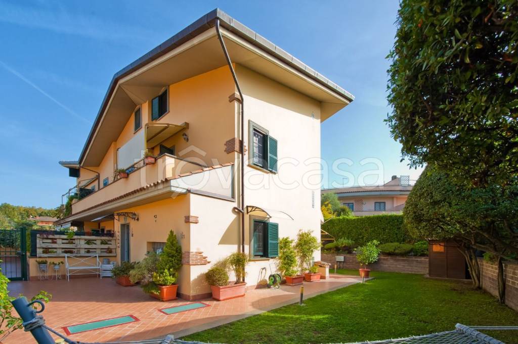 Villa a Schiera in vendita a Grottaferrata via Federico Marinetti