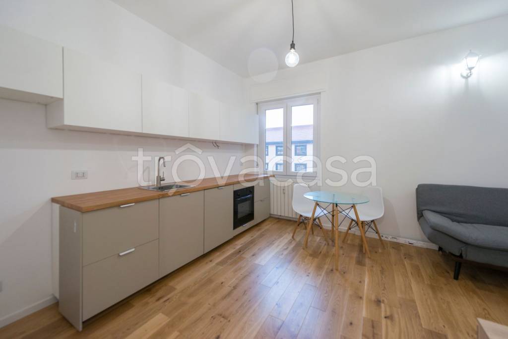 Appartamento in vendita a Milano via Flumendosa, 10
