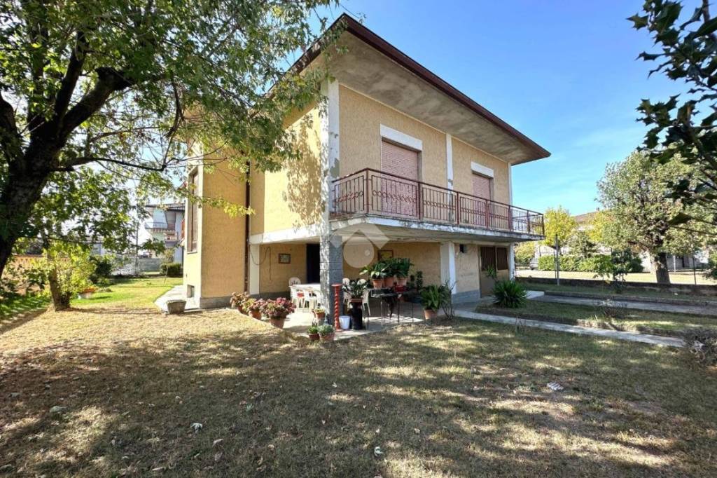 Villa in vendita a Bagnolo Cremasco via Europa, 84