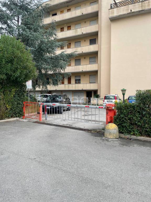 Garage in affitto a Pisa via Filippo Mazzei, 40