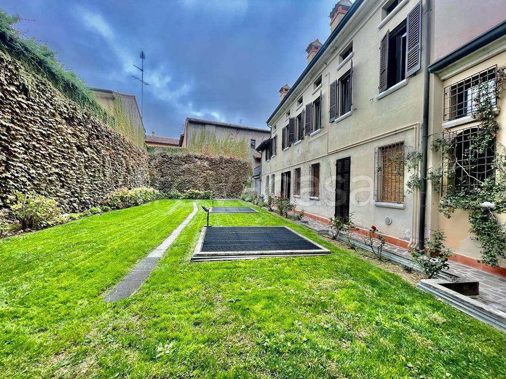 Villa Bifamiliare in vendita a Mantova via 20 Settembre