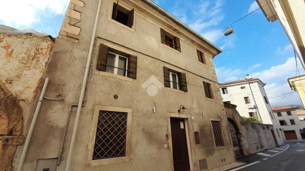 Casa Indipendente in vendita a Vittorio Veneto via de Min g., 41