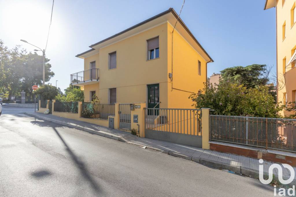 Appartamento in vendita ad Ancona via Ranieri, 18