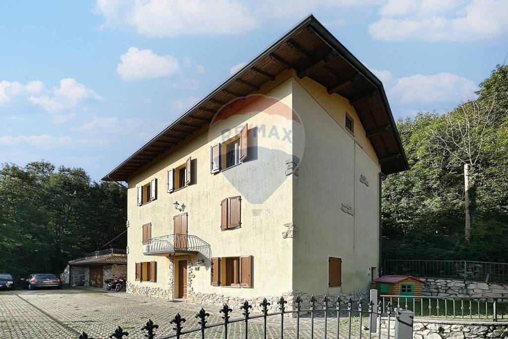Villa in vendita a Selvino via Albino, 12