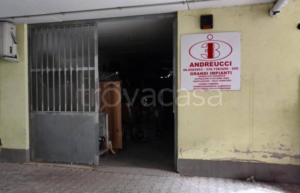 Magazzino in vendita a Fiumicino via castagnevizza, 237