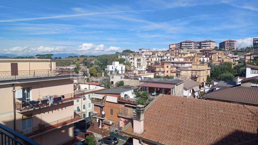 Appartamento in vendita a Roma via Poggio a Caiano