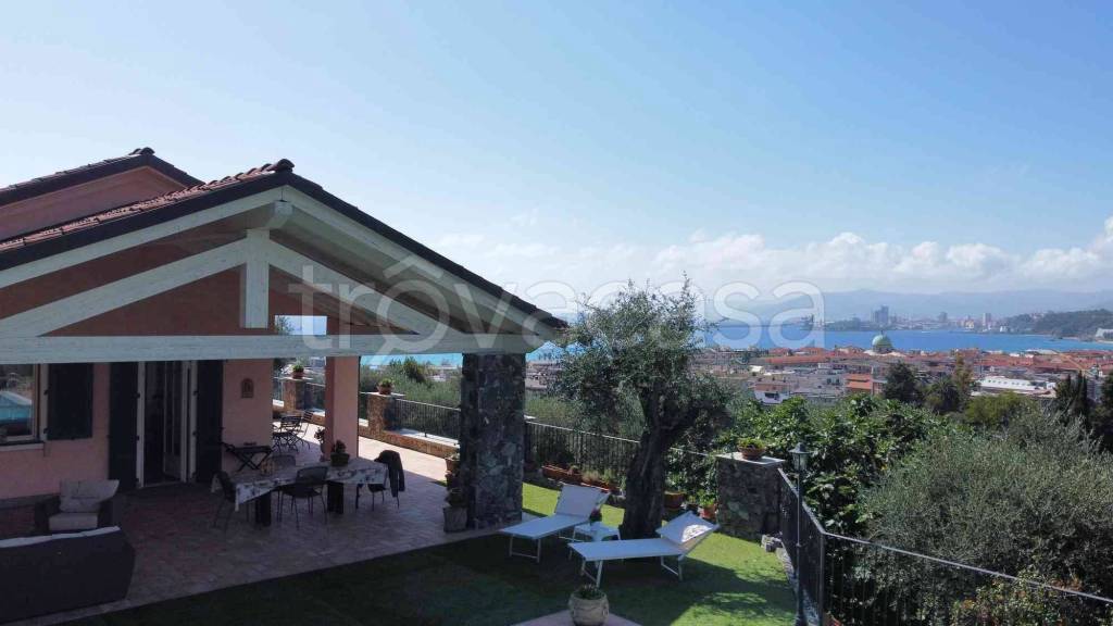 Villa in vendita ad Albisola Superiore via Giovanni Lanfranco, 66