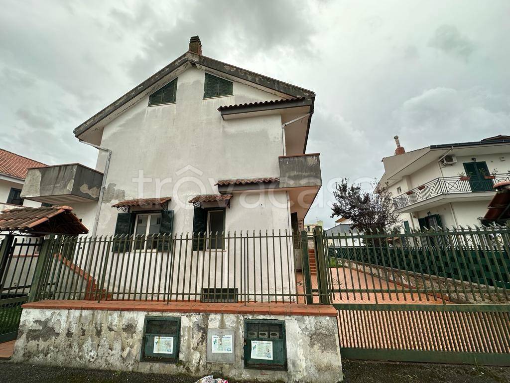 Villa in vendita a Giugliano in Campania via Ripuaria, 137A