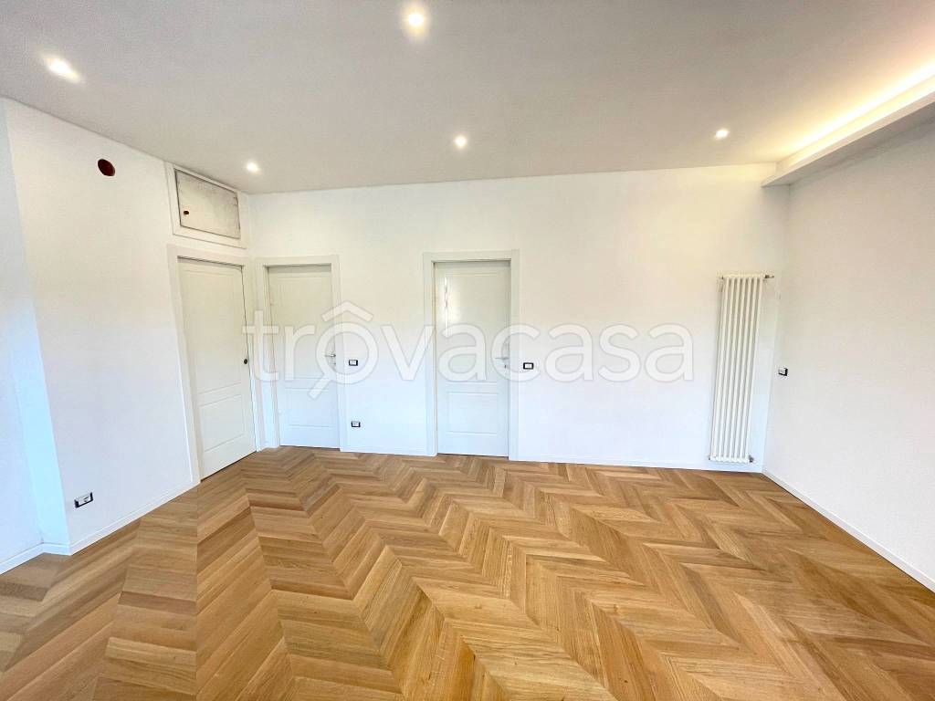 Appartamento in vendita a Milano via San Giusto, 37