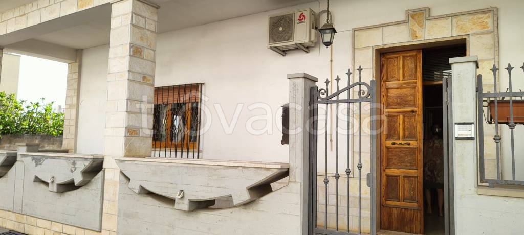 Appartamento in vendita a Sava via Marche, 10