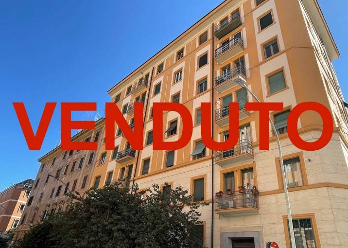 Appartamento in vendita a Roma via Conte di Carmagnola, 3
