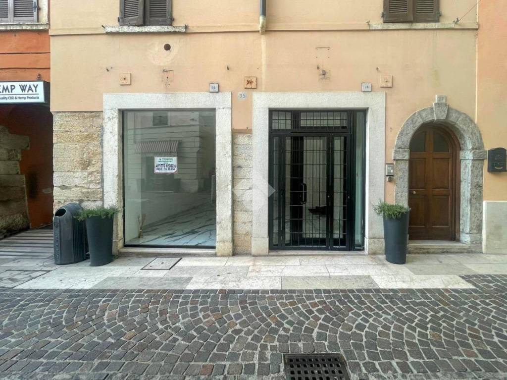 Negozio in affitto a Salò via Cavour, 37