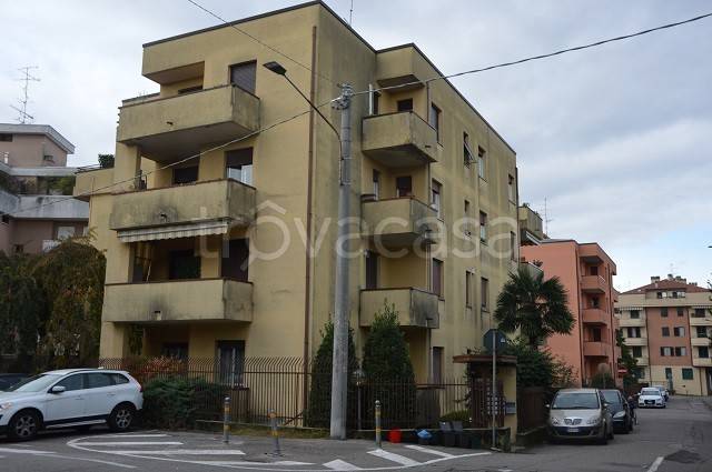 Appartamento in vendita a Cardano al Campo via Ruberto