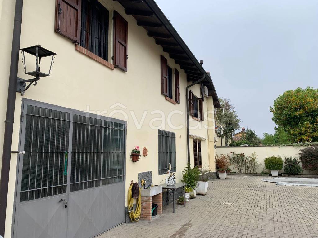 Villa Bifamiliare in vendita a Marzano via Gattinara, 3