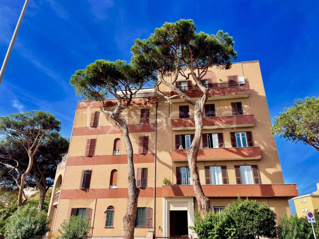 Appartamento in vendita a Roma largo Giovanni Roncagli, 3