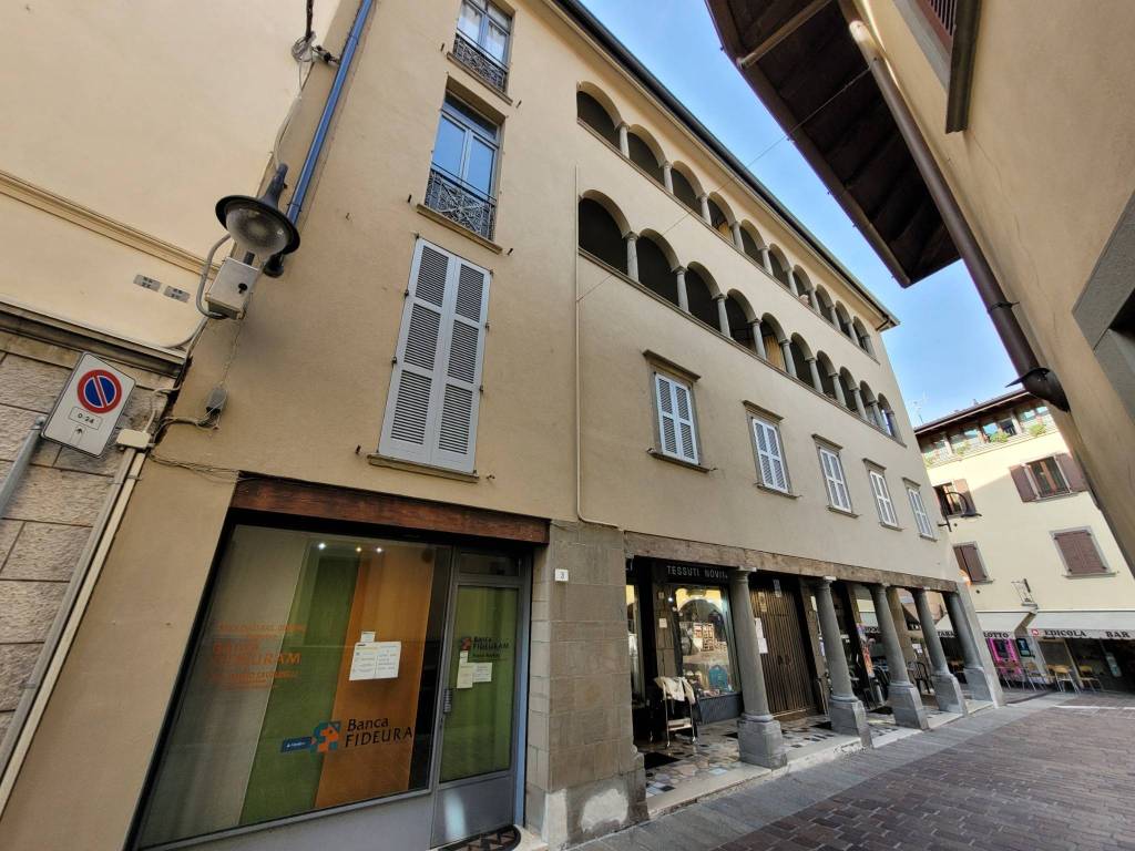 Appartamento in vendita a Gandino piazza Vittorio Veneto