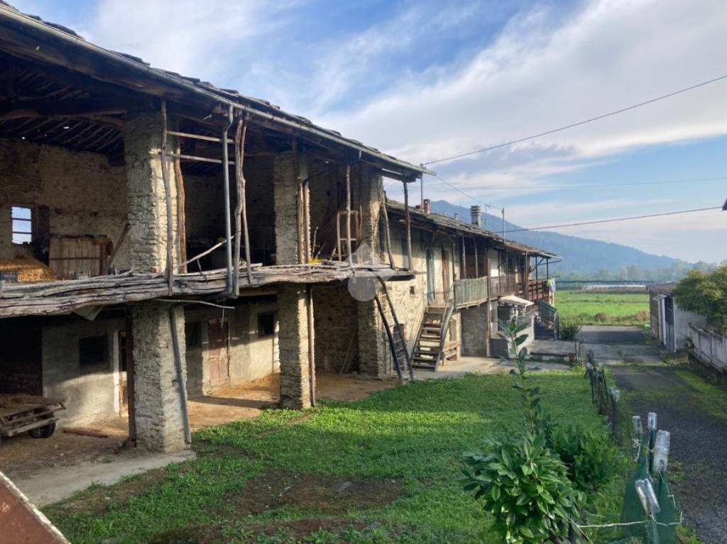 Casa Indipendente in vendita a Gambasca via Santa Lucia, 23
