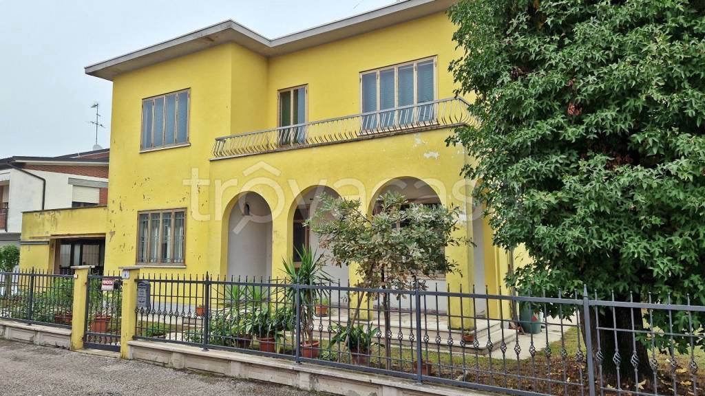 Villa in in vendita da privato a Moglia via Raffaello, 6