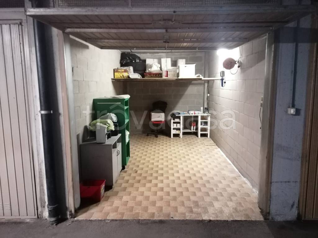 Garage in vendita a Torino via Montanaro, 62