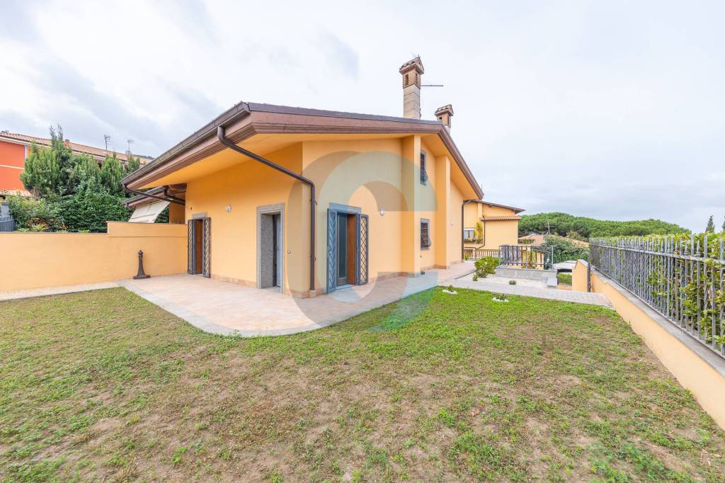 Villa Bifamiliare in vendita a Rocca di Papa via Frascati, 216