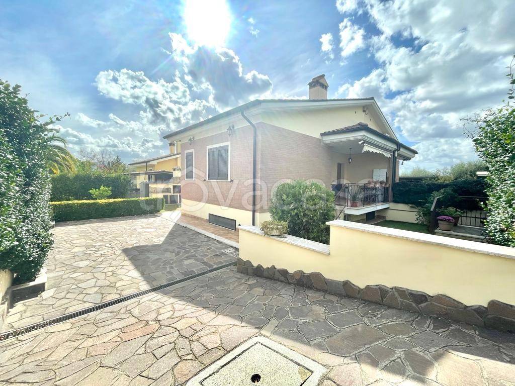 Villa Bifamiliare in vendita a Roma via del Fosso dell'Osa