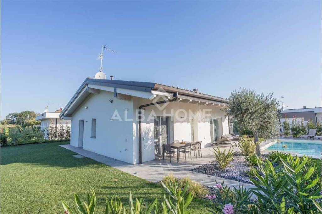 Villa Bifamiliare in vendita a Polpenazze del Garda via Lago Lucone