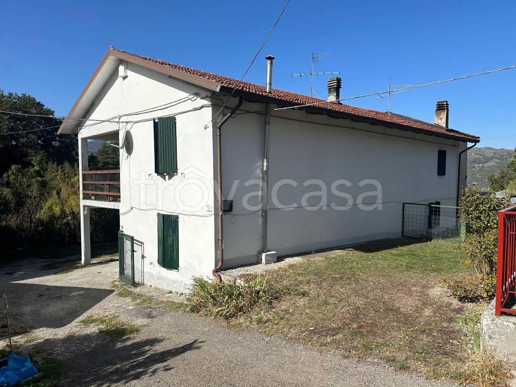 Casa Indipendente in vendita a Tizzano Val Parma strada della Val Parma, 2