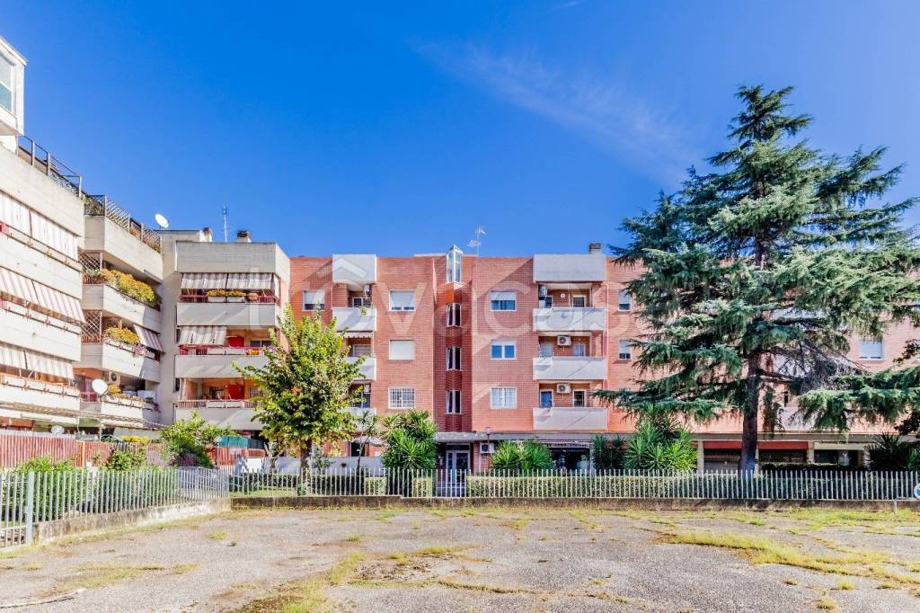 Appartamento in vendita a Roma via Padre Massaruti, 206