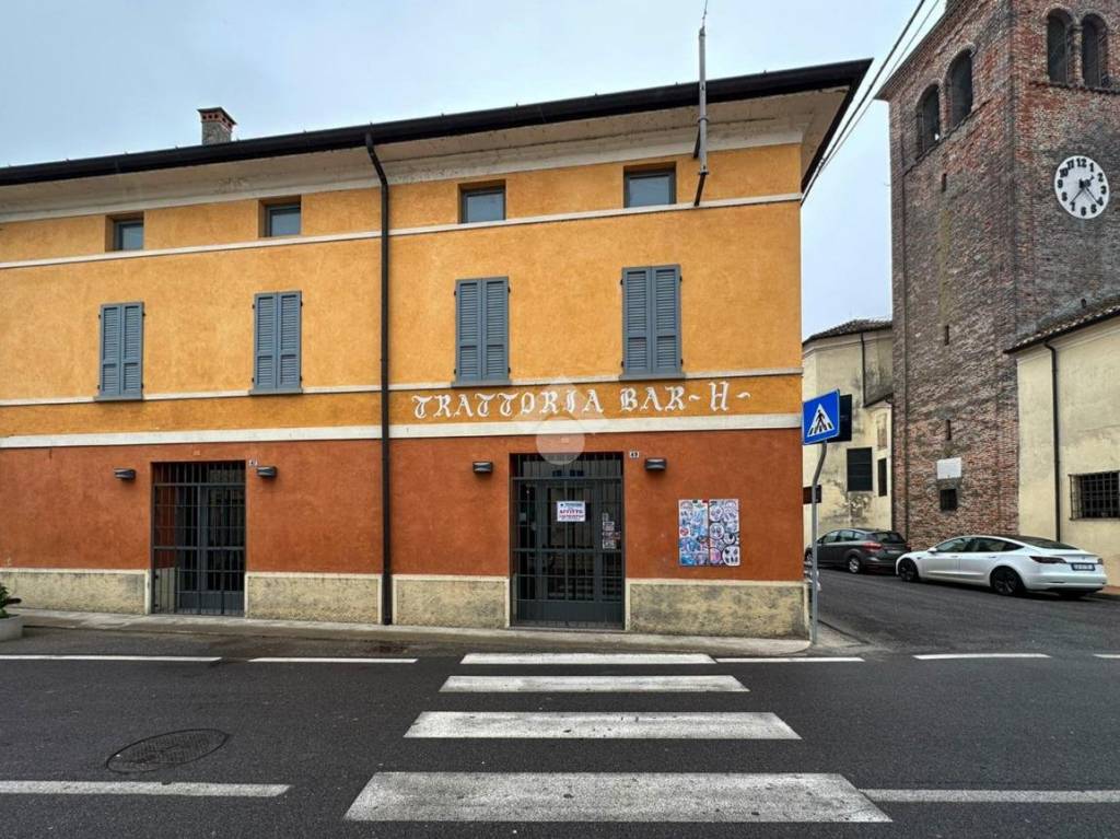 Negozio in affitto a Volongo via Giuseppe Garibaldi, 47