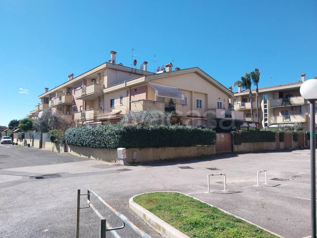 Appartamento in vendita ad Aprilia via Muzio Clementi, 81