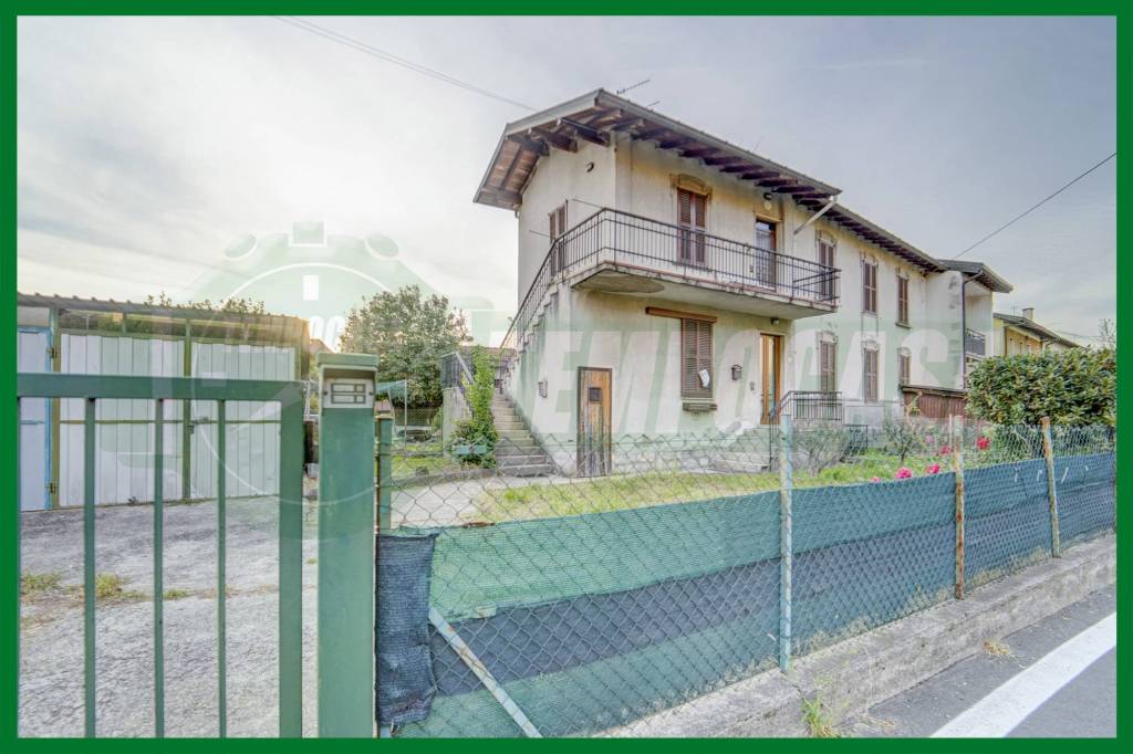 Villa Bifamiliare in vendita a Gavirate via Oltrona, 14
