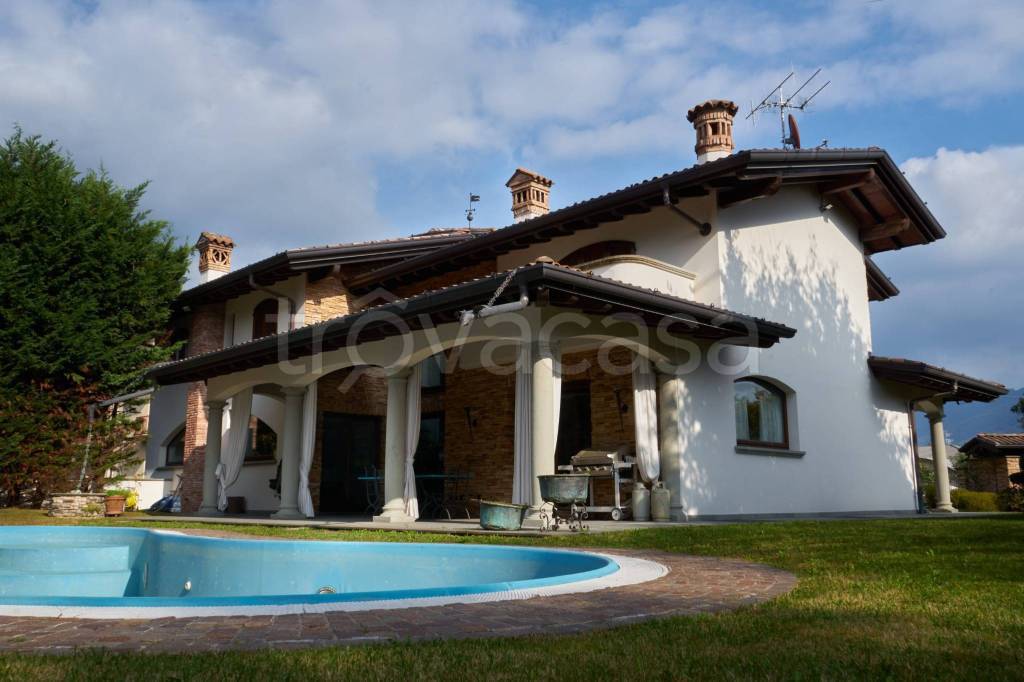 Villa in vendita a Casnigo via Vittorio Emanuele II