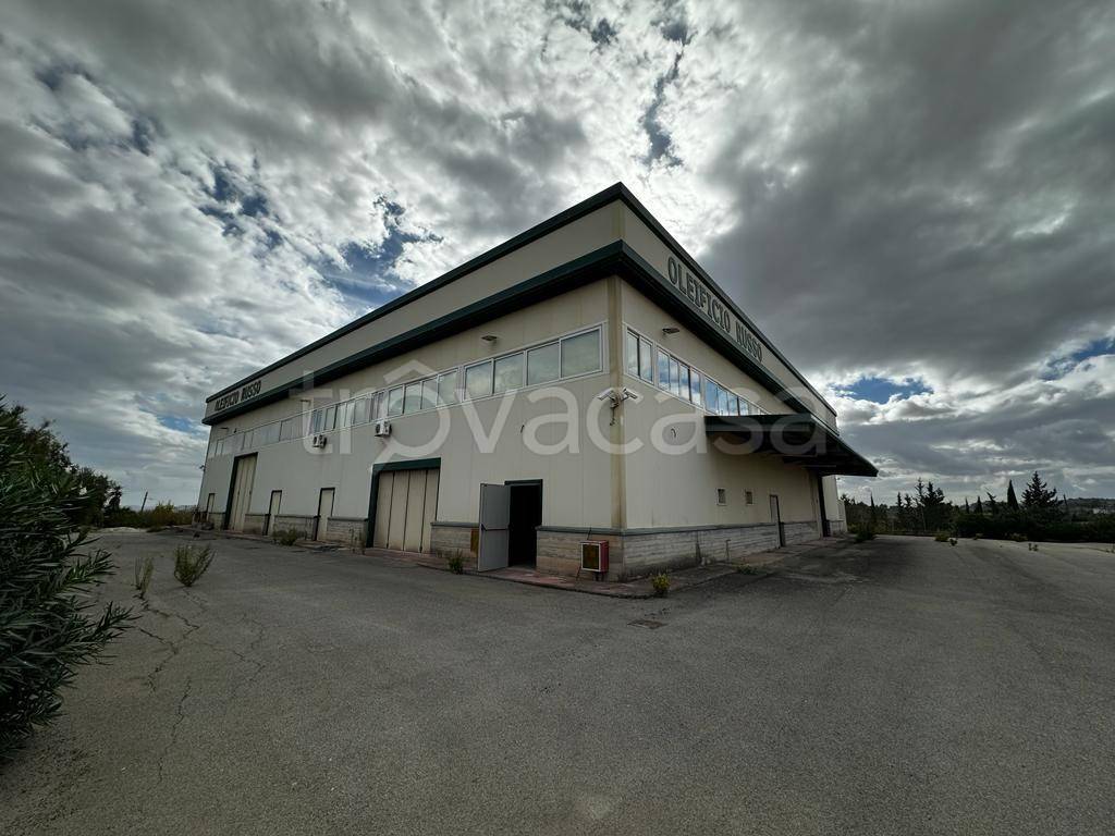 Capannone Industriale in vendita a Caltanissetta via Calderaro