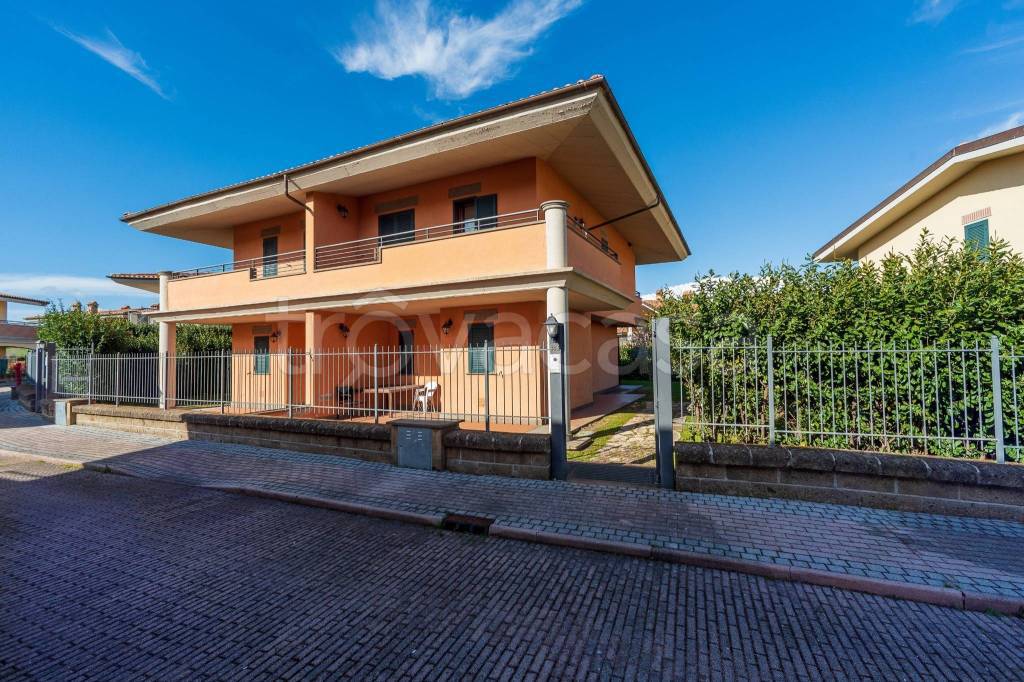 Villa Bifamiliare in vendita a Monterosi