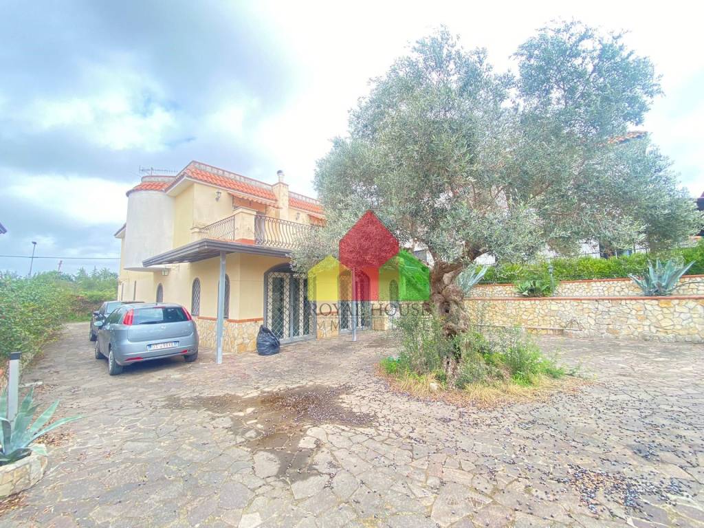 Villa in vendita a Giugliano in Campania via Vicinale Festinese